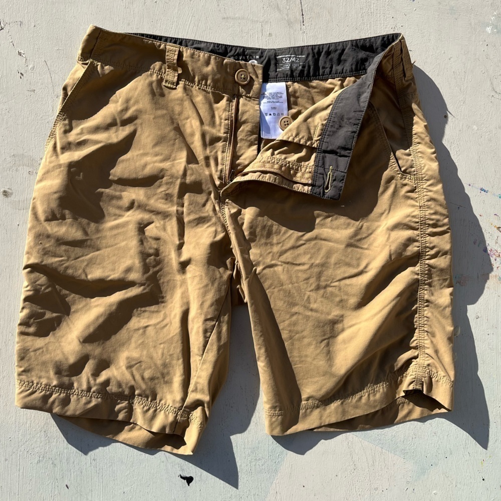 Men's Mountain Hardwear Shorts Beige Solid Straight 32 Zip Hike Outdoors‎ Nylon